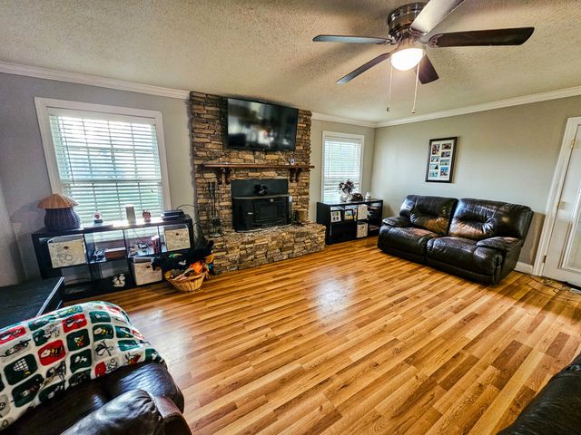 206 Hilltop Dr, Shelbyville, TN 37160