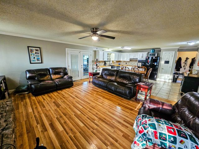 206 Hilltop Dr, Shelbyville, TN 37160