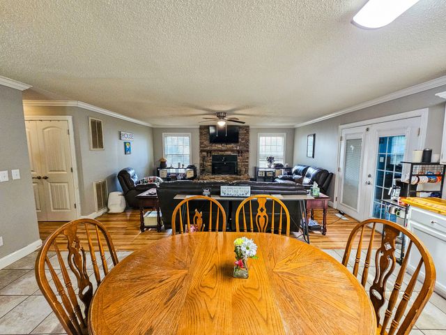 206 Hilltop Dr, Shelbyville, TN 37160