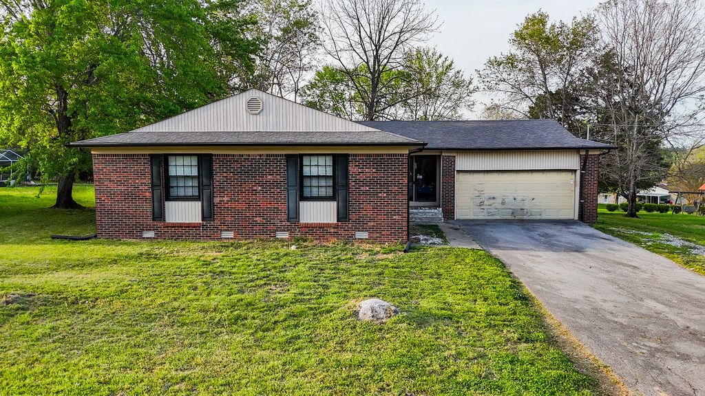 206 Hilltop Dr, Shelbyville, TN 37160