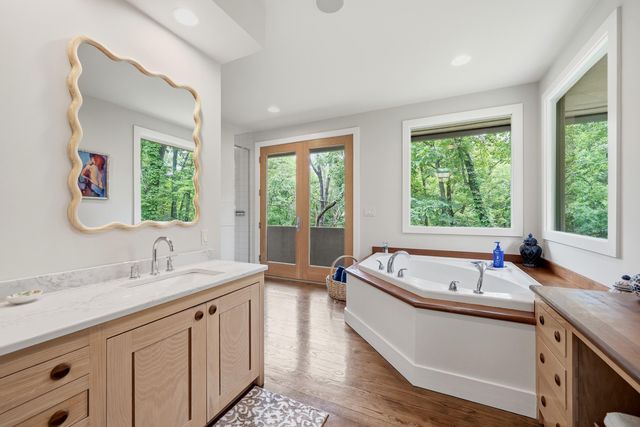 820 E HAPPY HOLLOW RD, Columbia, MO 65203