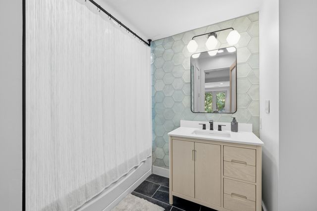 820 E HAPPY HOLLOW RD, Columbia, MO 65203