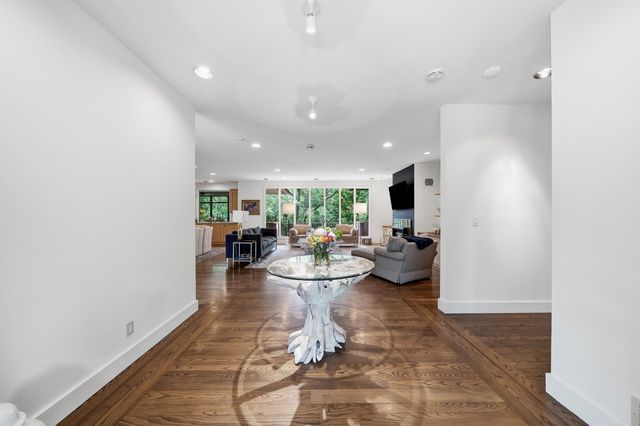 820 E HAPPY HOLLOW RD, Columbia, MO 65203