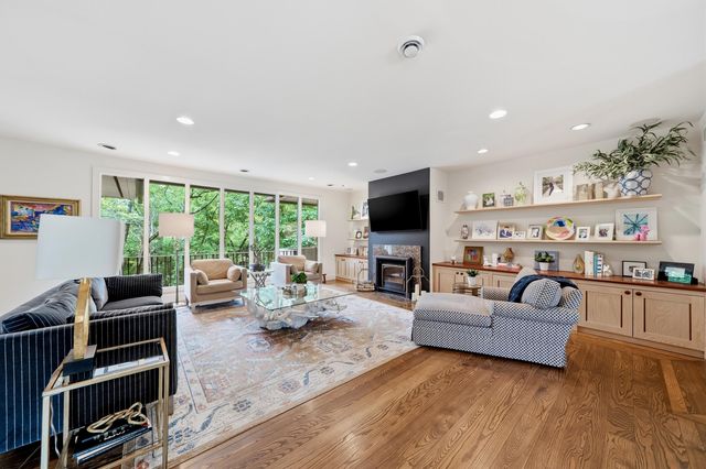 820 E HAPPY HOLLOW RD, Columbia, MO 65203