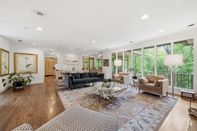 820 E HAPPY HOLLOW RD, Columbia, MO 65203