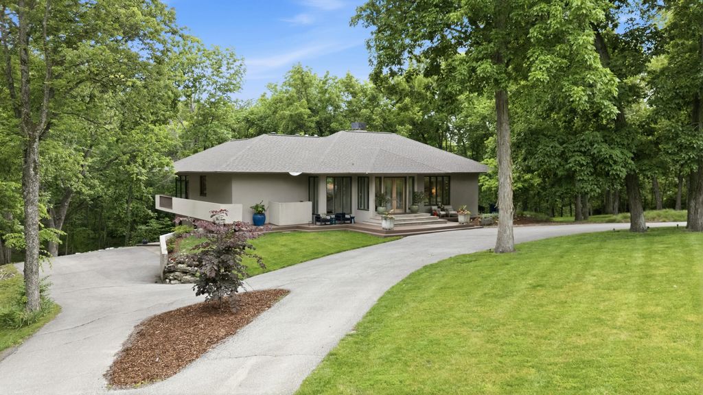 820 E HAPPY HOLLOW RD, Columbia, MO 65203