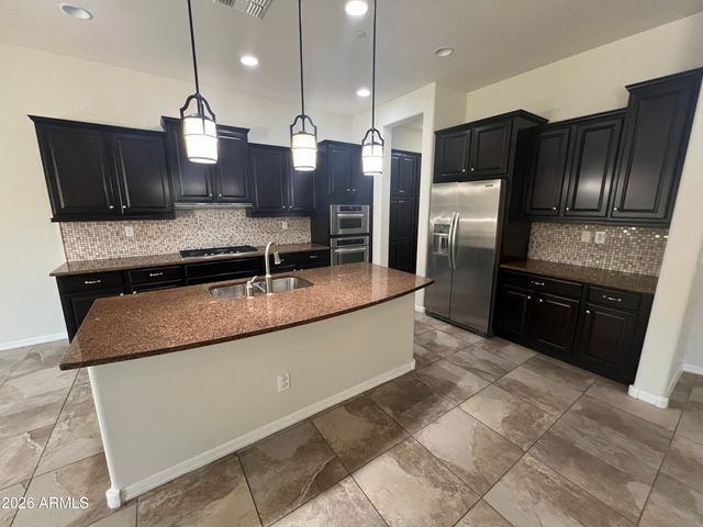 1630 W BLAYLOCK Drive, Phoenix, AZ 85085