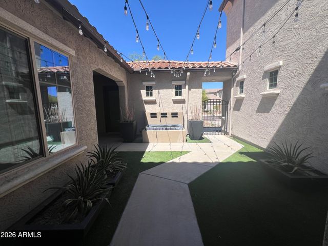 1630 W BLAYLOCK Drive, Phoenix, AZ 85085