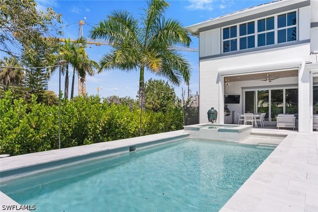 1984 Frederick ST, Naples, FL 34112