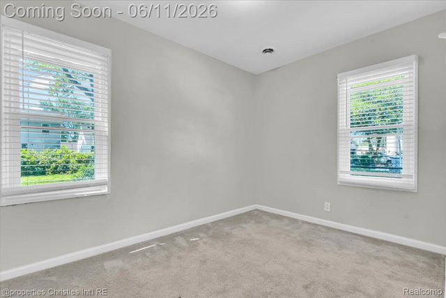 1754 E Harry Avenue, Hazel Park, MI 48030
