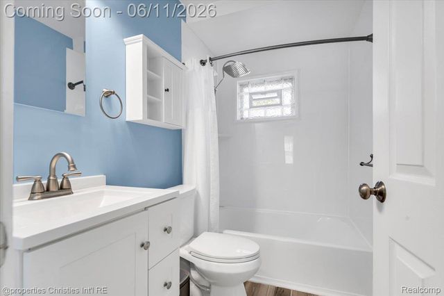 1754 E Harry Avenue, Hazel Park, MI 48030