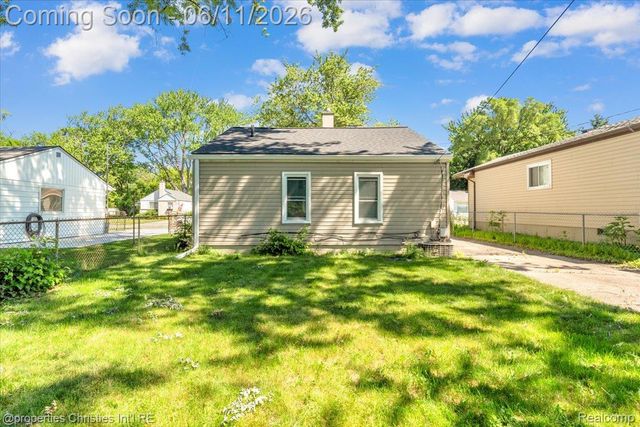 1754 E Harry Avenue, Hazel Park, MI 48030