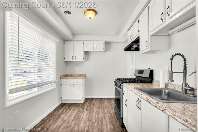 1754 E Harry Avenue, Hazel Park, MI 48030