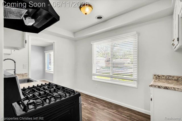 1754 E Harry Avenue, Hazel Park, MI 48030