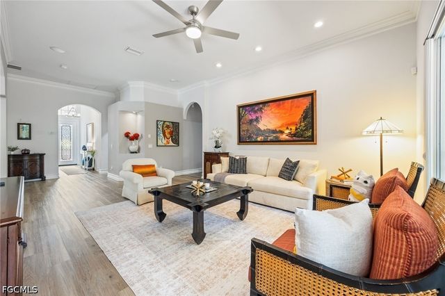 15909 Delasol LN, Naples, FL 34110