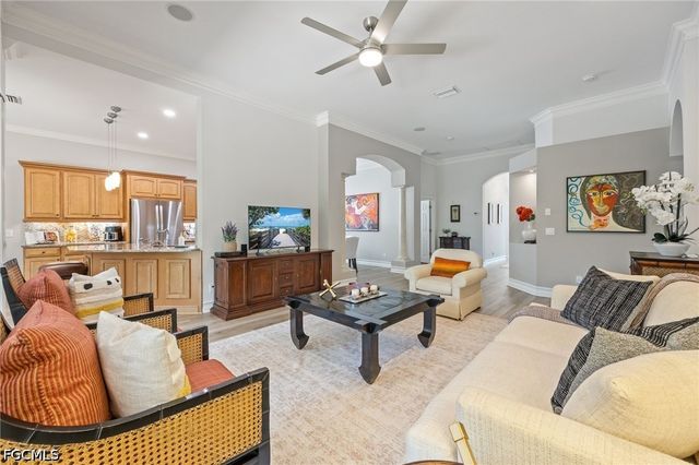 15909 Delasol LN, Naples, FL 34110