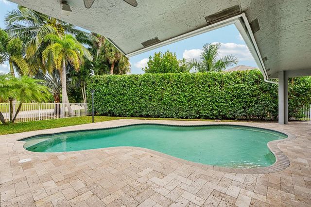 1919 S Club Drive, Wellington, FL 33414
