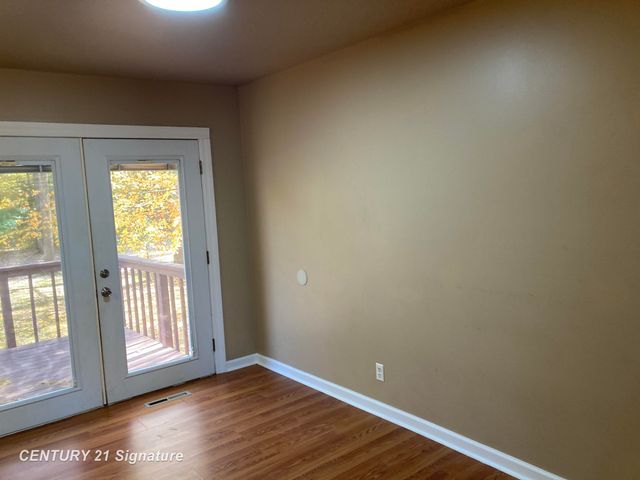 1306 Glen Road, Midland, MI 48640