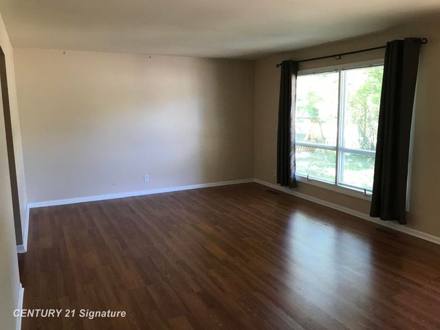1306 Glen Road, Midland, MI 48640