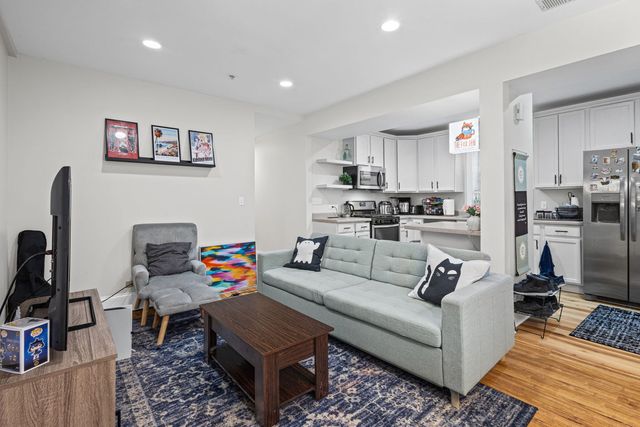 2642 N Talman Avenue 1A, Chicago, IL 60647