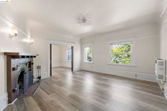 6437 Telegraph Ave, Oakland, CA 94609