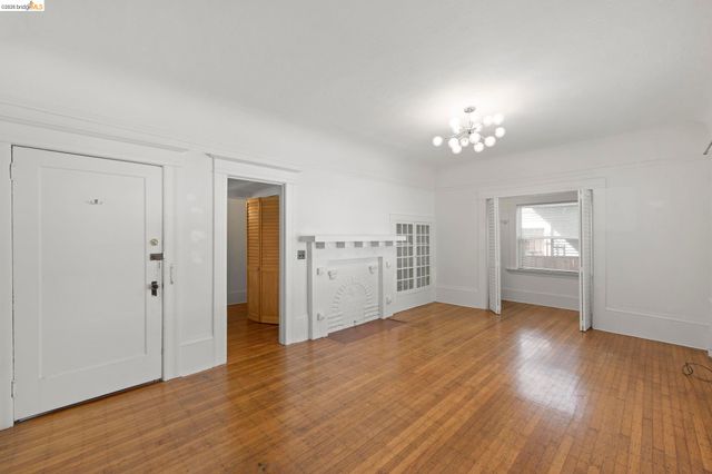 6437 Telegraph Ave, Oakland, CA 94609