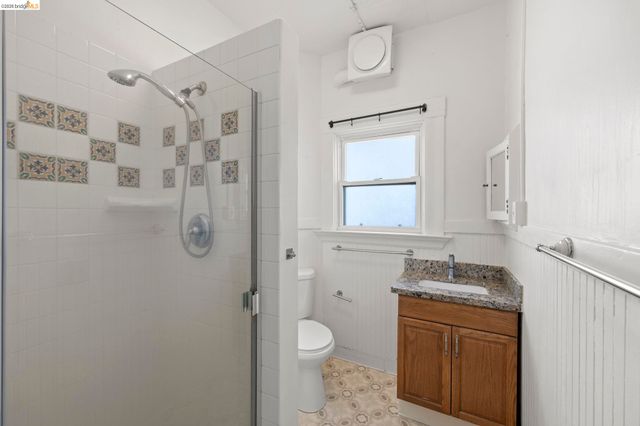 6437 Telegraph Ave, Oakland, CA 94609
