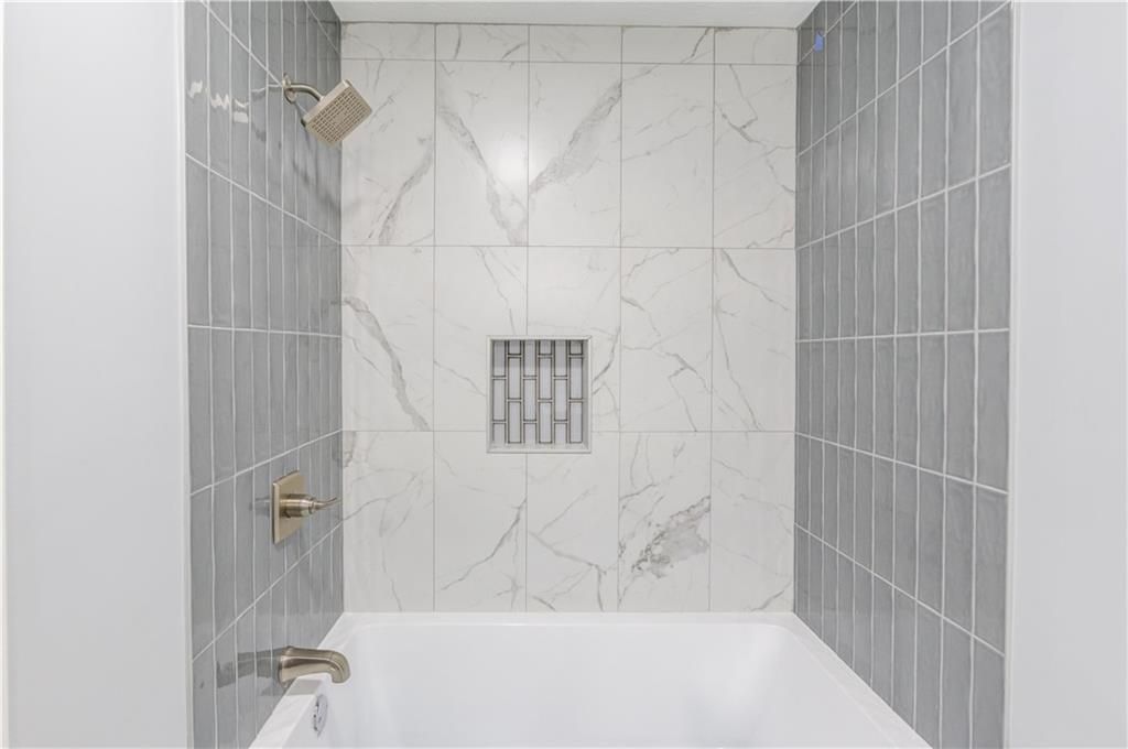 Image 11 of property listing at 5345 PILGRIM POINT Road, Cumming, GA 30041