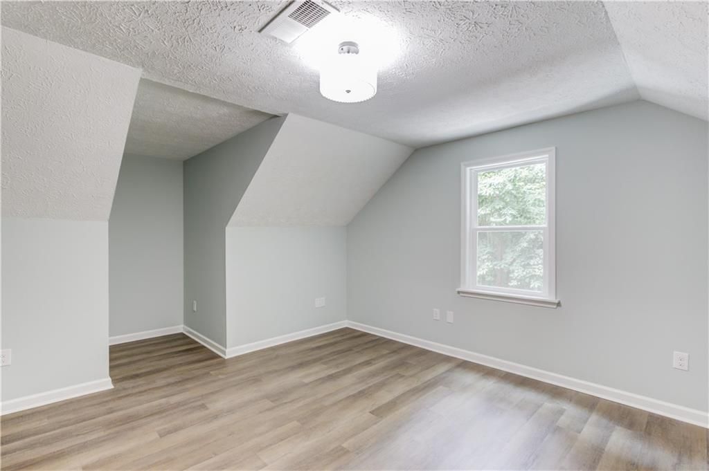 Image 13 of property listing at 5345 PILGRIM POINT Road, Cumming, GA 30041