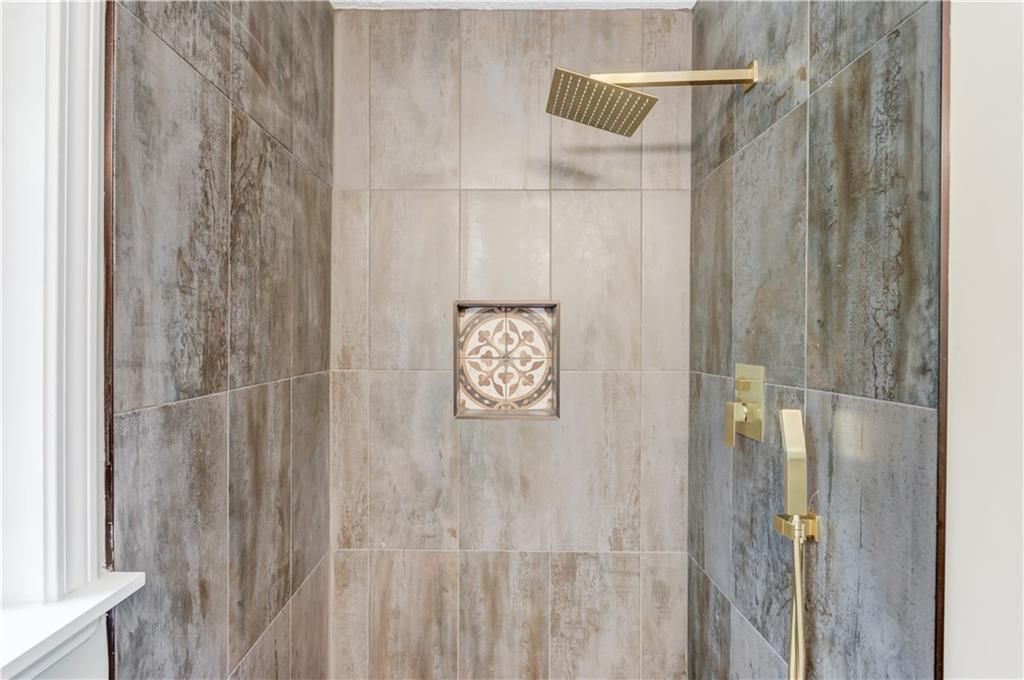 Image 14 of property listing at 5345 PILGRIM POINT Road, Cumming, GA 30041