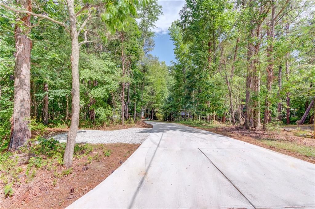 Image 16 of property listing at 5345 PILGRIM POINT Road, Cumming, GA 30041