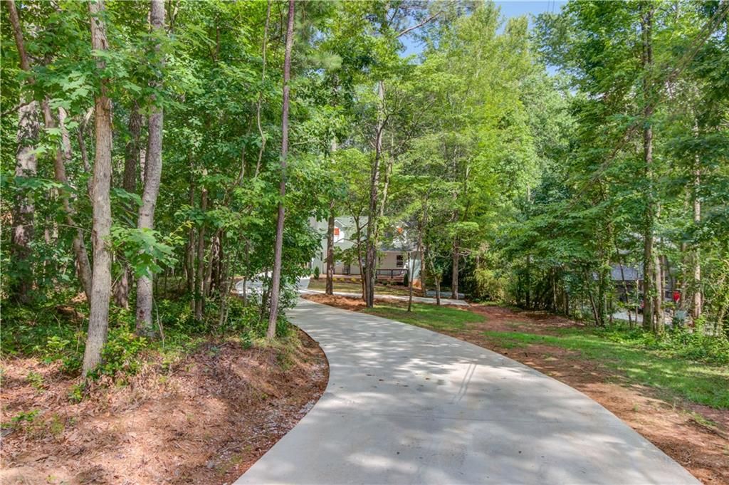 Image 18 of property listing at 5345 PILGRIM POINT Road, Cumming, GA 30041