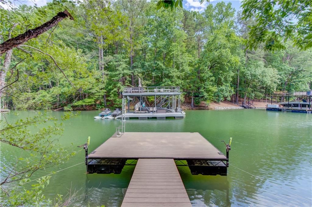 Image 2 of property listing at 5345 PILGRIM POINT Road, Cumming, GA 30041