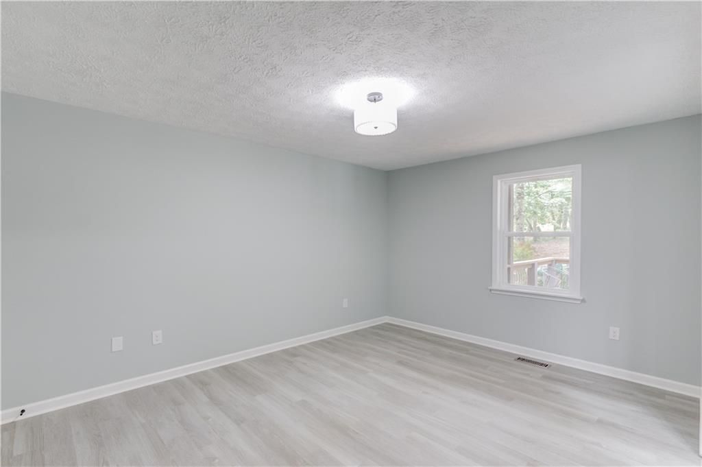 Image 27 of property listing at 5345 PILGRIM POINT Road, Cumming, GA 30041