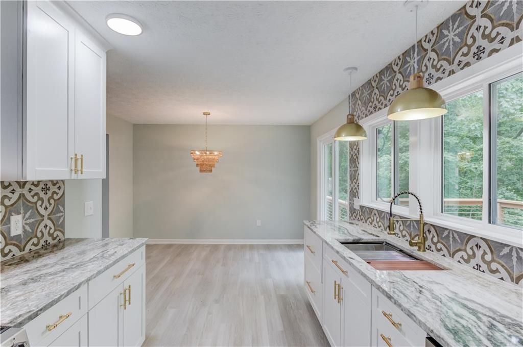 Image 6 of property listing at 5345 PILGRIM POINT Road, Cumming, GA 30041