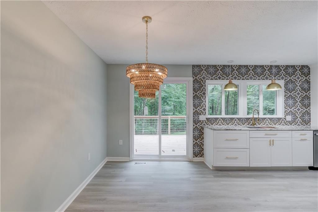 Image 7 of property listing at 5345 PILGRIM POINT Road, Cumming, GA 30041