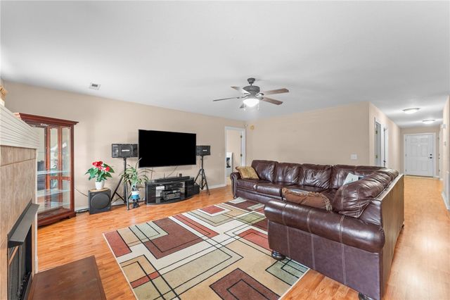 3305 SW Carriageway Avenue, Bentonville, AR 72712