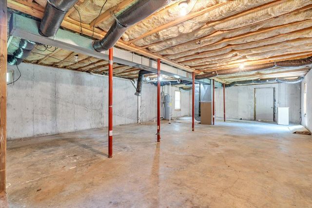 2703 Fairland RD NW, Roanoke, VA 24017
