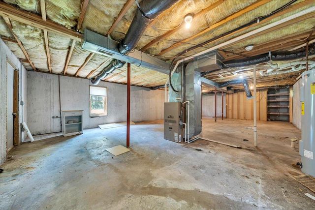 2703 Fairland RD NW, Roanoke, VA 24017