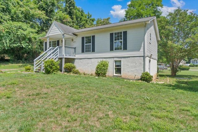 2703 Fairland RD NW, Roanoke, VA 24017