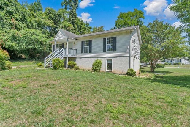 2703 Fairland RD NW, Roanoke, VA 24017