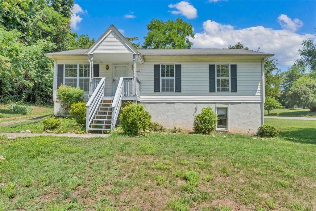 2703 Fairland RD NW, Roanoke, VA 24017