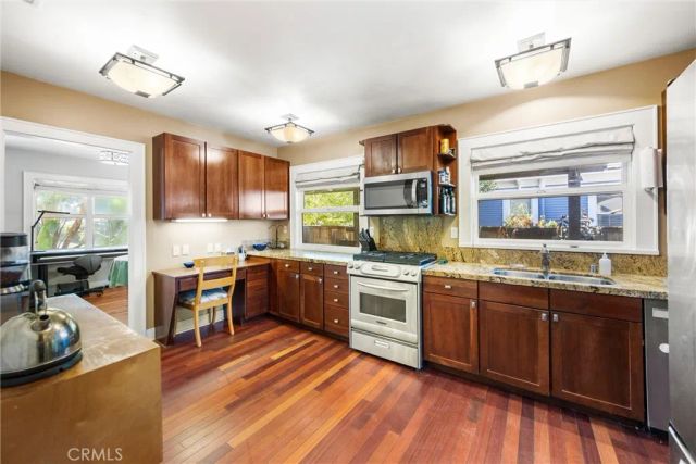 585 N 8th, Upland, CA 91786