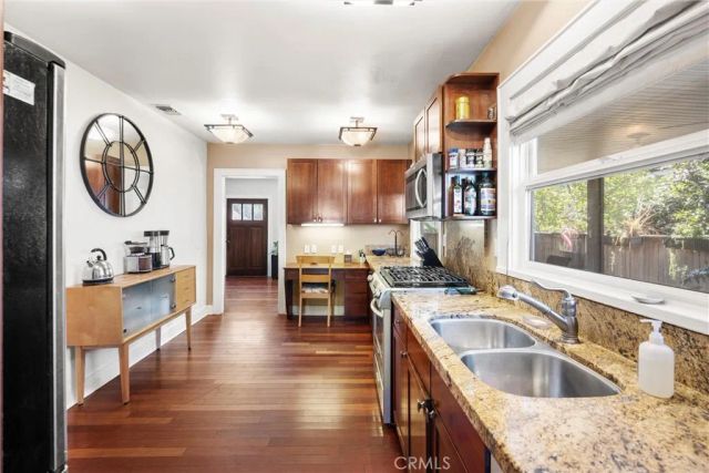 585 N 8th, Upland, CA 91786