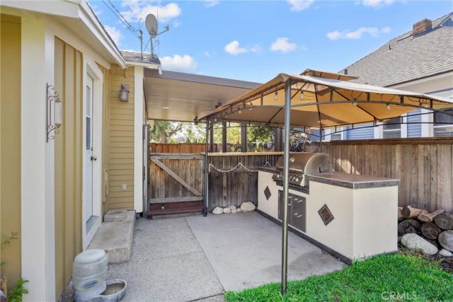 585 N 8th, Upland, CA 91786