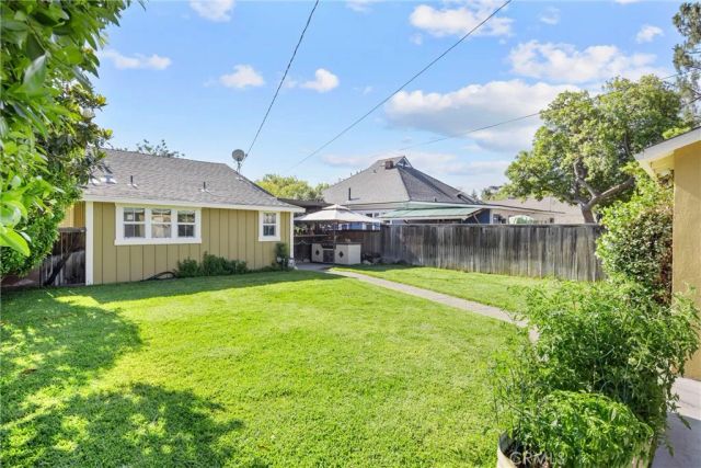 585 N 8th, Upland, CA 91786
