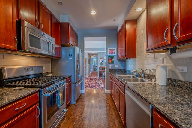 2651 W Greenleaf Avenue 3W, Chicago, IL 60645