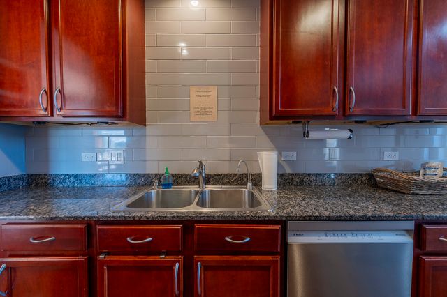 2651 W Greenleaf Avenue 3W, Chicago, IL 60645