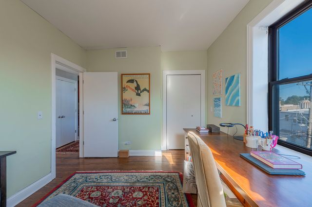 2651 W Greenleaf Avenue 3W, Chicago, IL 60645