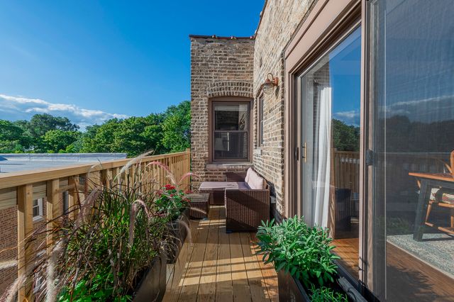 2651 W Greenleaf Avenue 3W, Chicago, IL 60645